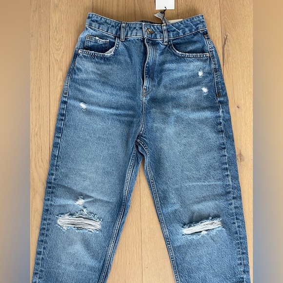 ZARA RIPPED HIGH RISE MOM JEANS - Picture 7 of 8